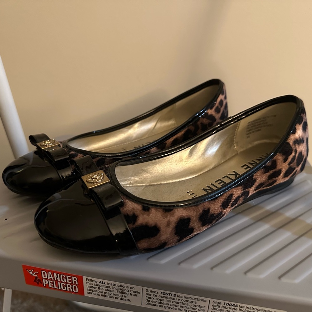 Anne Klein Flex Flats - size 7